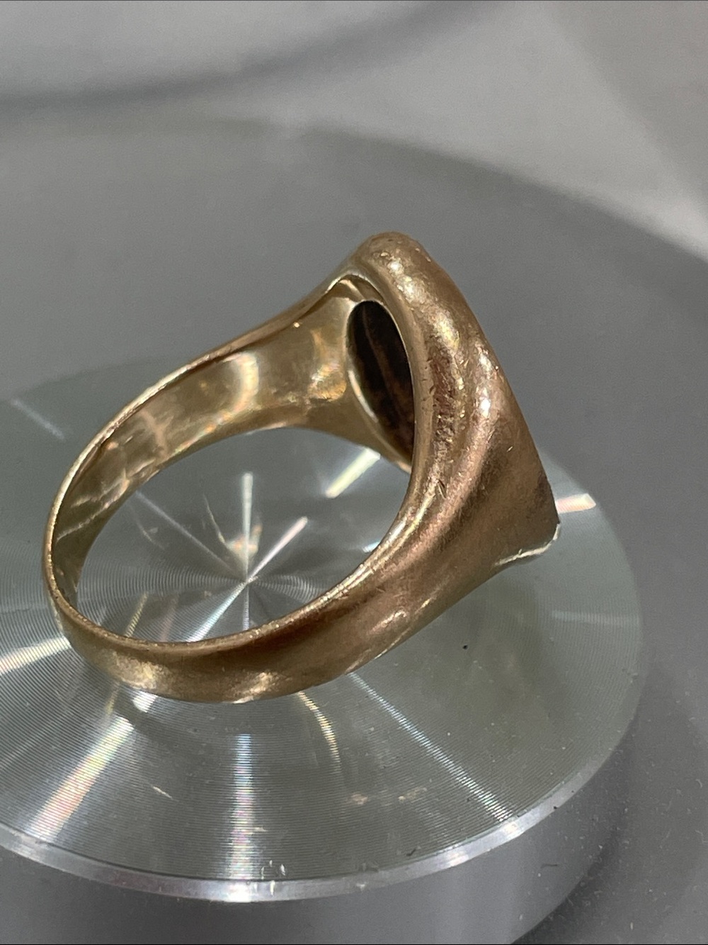 9k yellow gold 5-6 grams size 7.5 pinky ring needs new stone
